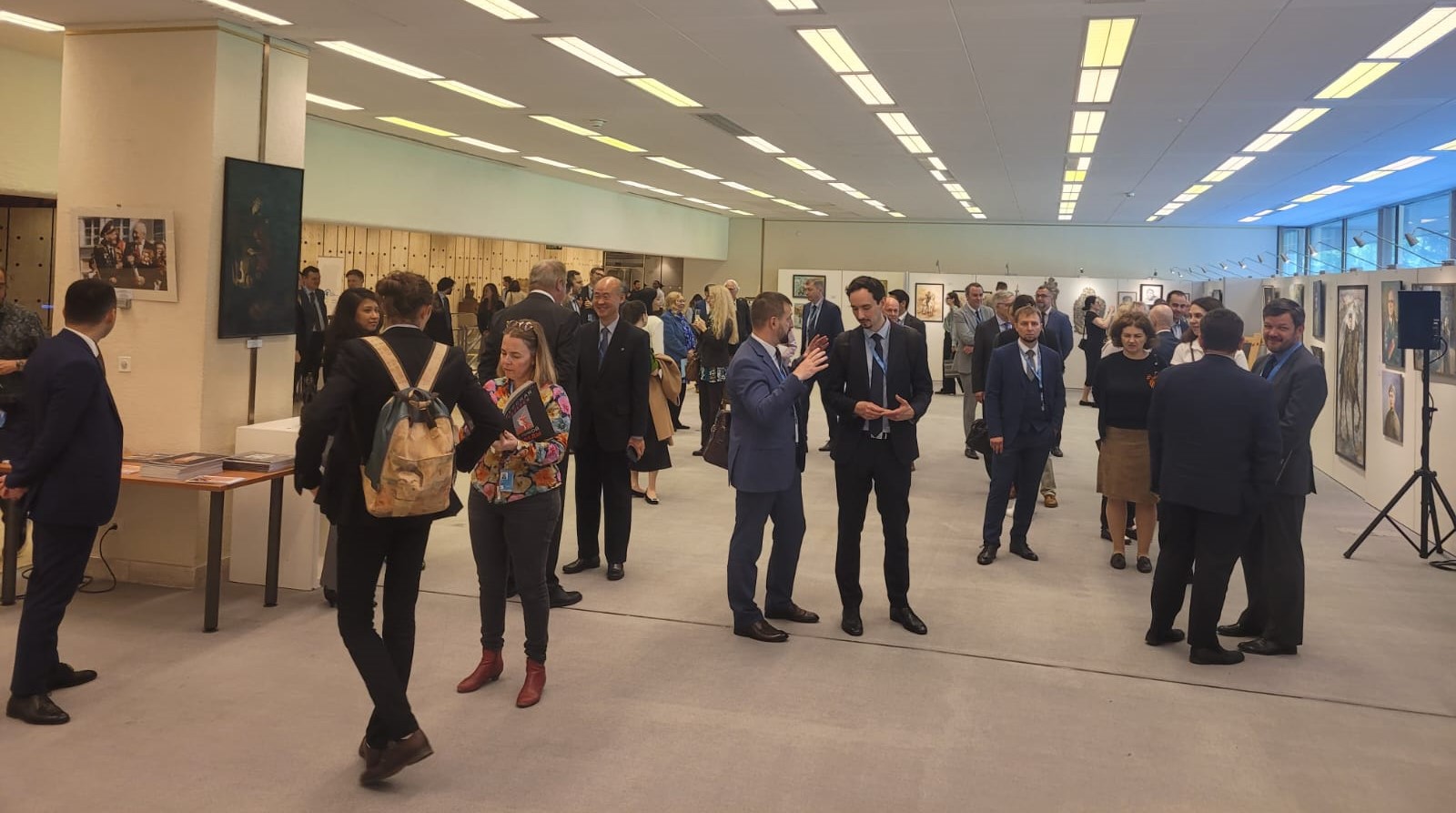 В Женеве открылась выставка «Искусство хранит память», приуроченная к 80-летию Победы